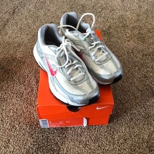 Nike Initiator Women’s size 7